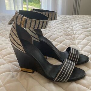 VGUC Tory Burch, Navy and White, wedge high heel.
